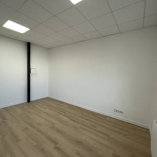 Bureau privé 15 m² 2 postes Coworking Rue Louis Armand Tourcoing 59200 - photo 3